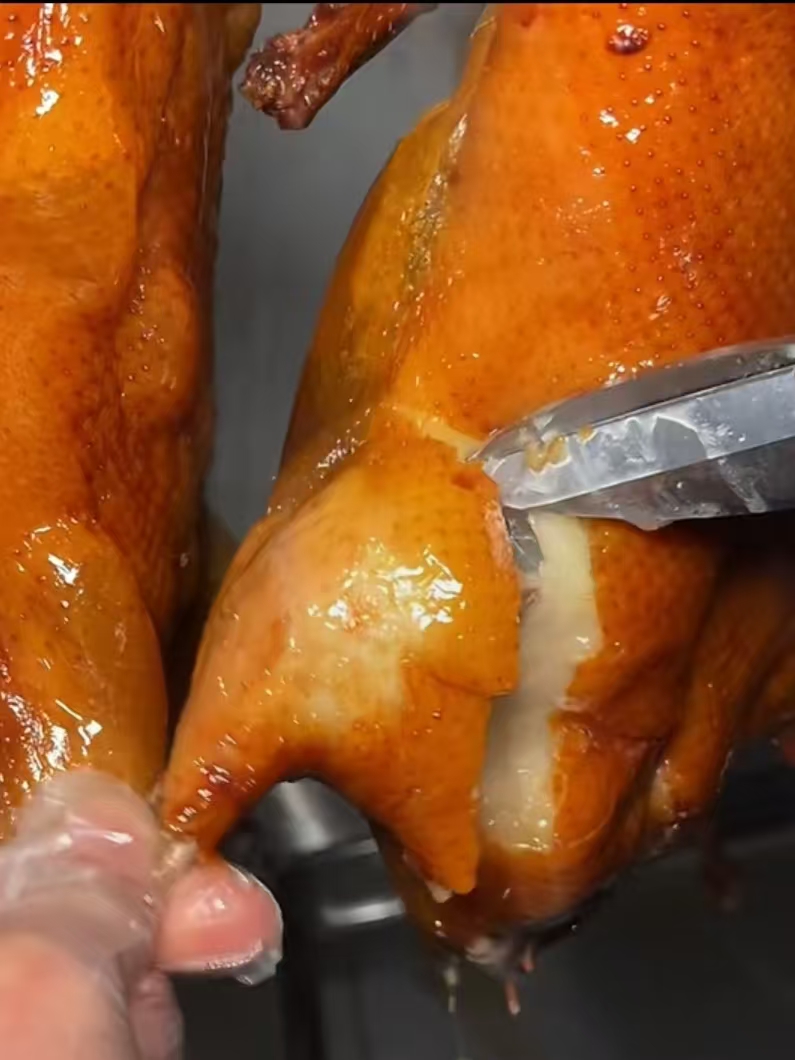 吊炉脆皮烤鸭商用配方技术｜皮脆肉嫩挂炉烤制做法｜摆摊创业爆款技术-紫寻食集-阿紫姑娘小吃配方网